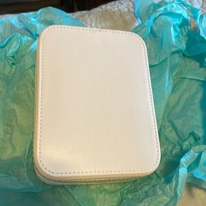 A New Day travel jewely case